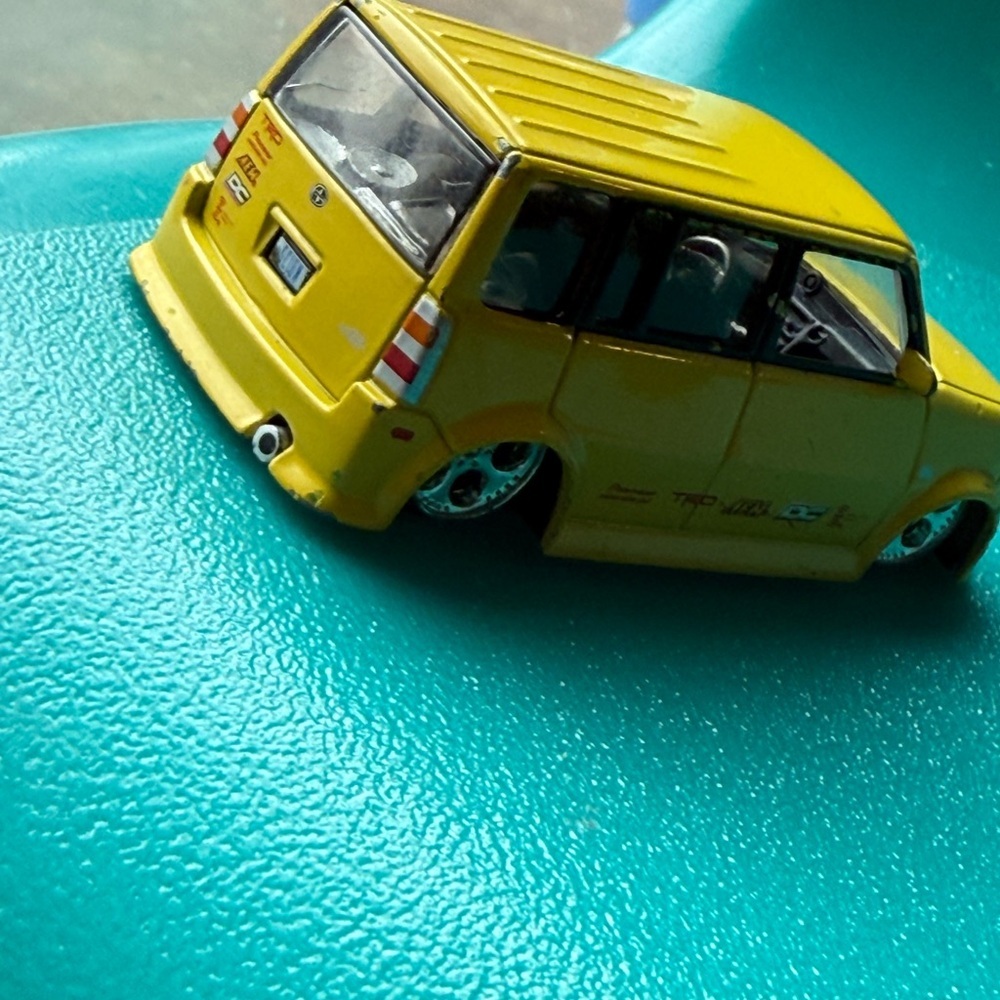 Super Rare 2005 SCION XB Yellow Release Series 2.0 🔥no box good condition - Picture 6 of 8